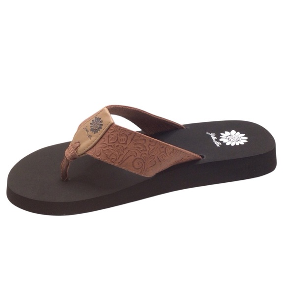 Yellow Box Women’s Farza Tan Flip Flop Sandal Size 9.5 - Picture 3 of 8